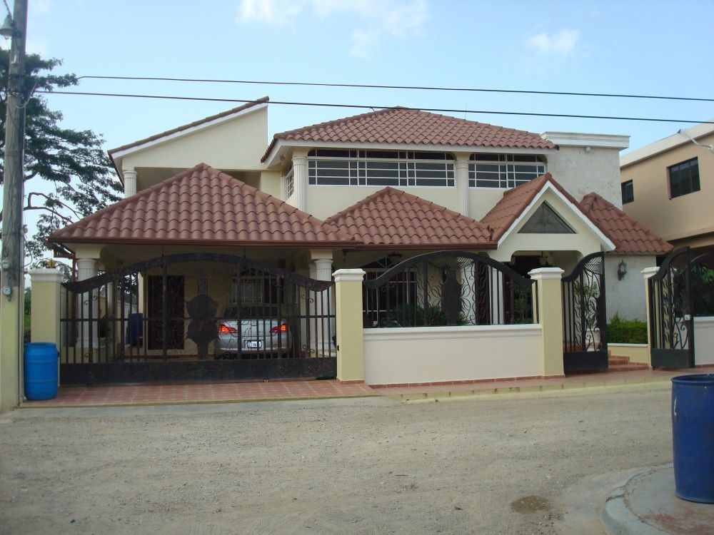 27093 PRICE REDUCED. Wide and very comfortable. Moca Real Estate in