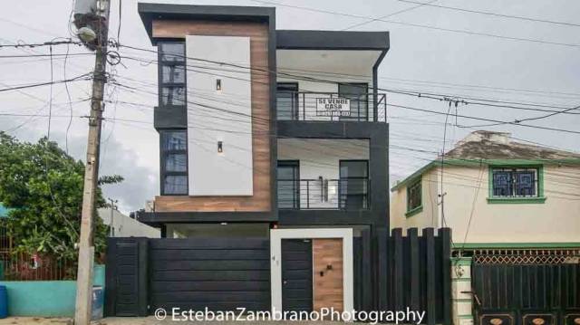 SE VENDE Casa amplia y cómoda en estilo moderno ubicada en Residencial  | Bienes Raices Republica Dominicana 