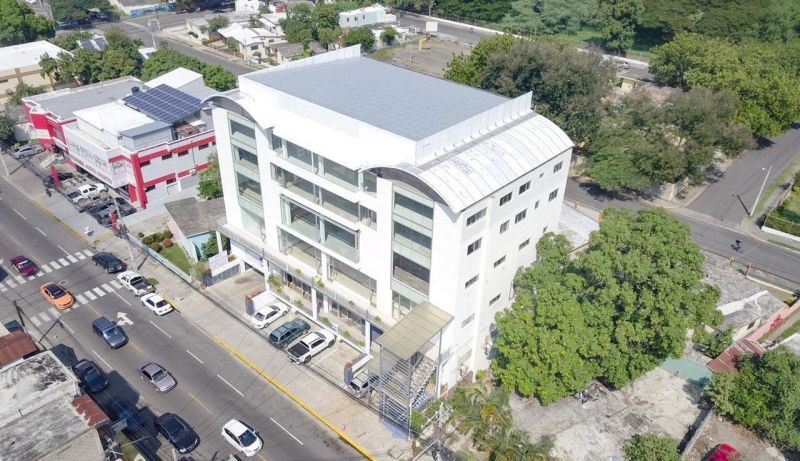 Die Räumlichkeiten werden in einem Gebiet mit hohem Gewerbefluss und Tiefgarage vermietet. | Immobilien in der Dominikanischen Republik
