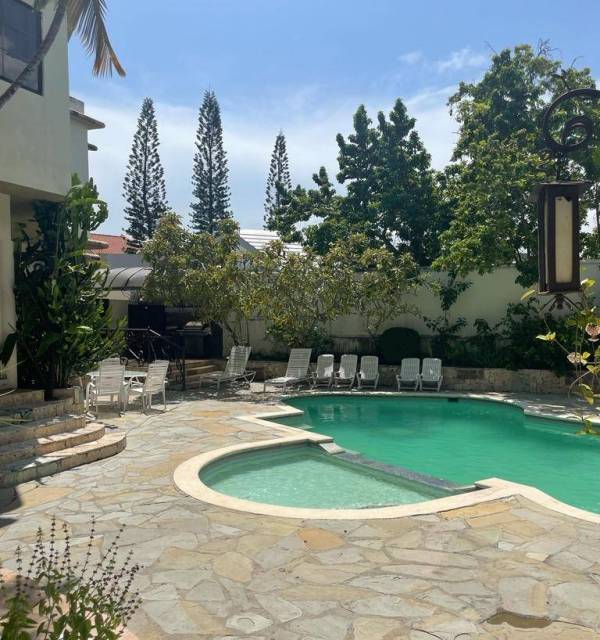Casa grande de 4 habitaciones y 3.5 baños en el exclusivo vecindario de Arroyo Hondo.  | Bienes Raices Republica Dominicana 