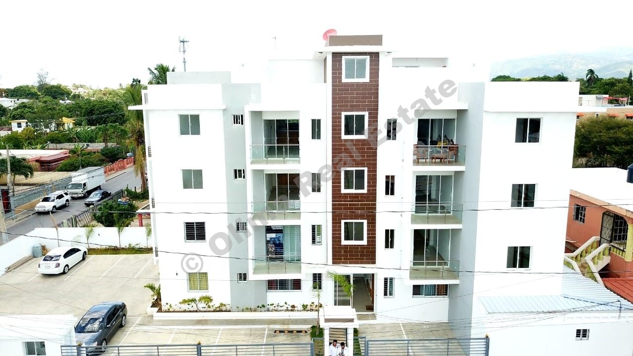 36006 2 apartments of 118 square meters in area near the commercial