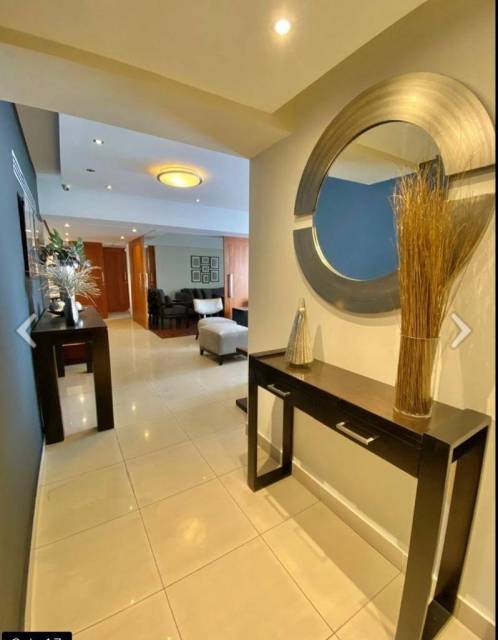 Apartamento completamente amueblado en alquiler en Piantini, Santo Domingo, con 182 m², 2 habitaciones con baño privado, estudio independiente, habitación de servicio y 2 parqueos techados. Edificio con seguridad 24/7 y planta eléctrica full.
 | Bienes Raices Republica Dominicana 