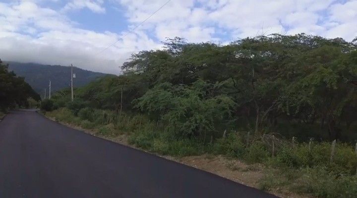 100,000 m2 de terreno llano.
A 4 km del centro ciudad de Navarrete, 26.4 km de Santiago y 52.6 km a Puerto Plata.
 | Bienes Raices Republica Dominicana 