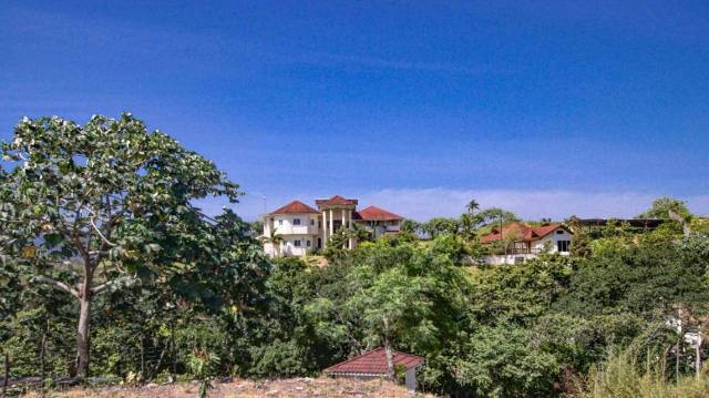 ¡Descubre tu oasis en la cima de la colina! Esta mansión de 7 habitaciones, con terrazas amplias y techos altos, se encuentra en un terreno de 20,233.58 m2.  | Bienes Raices Republica Dominicana 