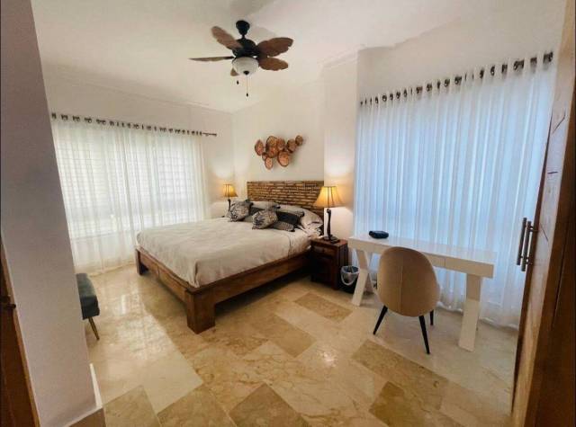 ¡Perfecto para parejas, familias o viajes en grupo!
Este elegante y totalmente amueblado apartamento ofrece una vida de lujo a solo pasos de las hermosas playas de Las Terrenas. Ubicado en la planta baja de un exclusivo y moderno condominio, esta propiedad combina comodidad, estilo y conveniencia. Solo tienes que cruzar la calle para disfrutar de una de las playas más lindas y agradables de Las Terrenas.
Lista para mudarse o comenzar a rentar de inmediato.
•	 | Bienes Raices Republica Dominicana 