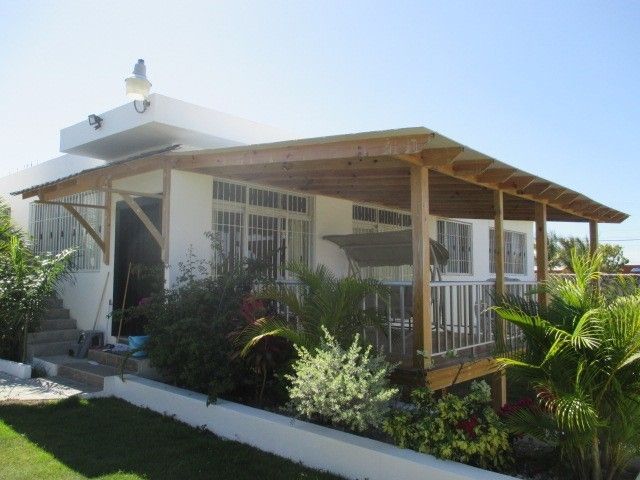 Casa ubicada en una comunidad cerrada con seguridad 24/7 y se encuentra a unos 10 minutos de la playa en Bávaro.  | Bienes Raices Republica Dominicana 