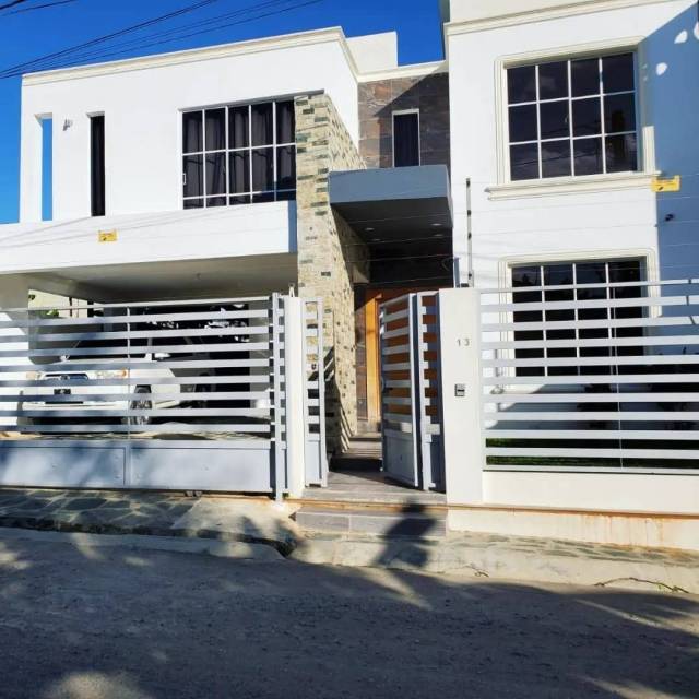 Lujosa Casa Con Picuzzi y En Residencial Cerrado | Bienes Raices Republica Dominicana 